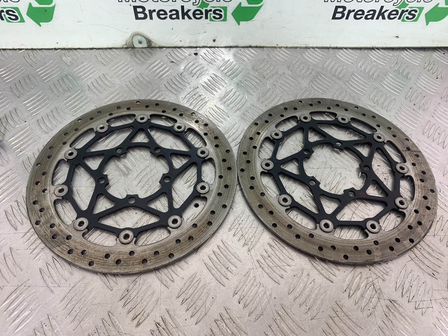 TRIUMPH 675 STREET TRIPLE FRONT BRAKE DISCS  2013-2016 (CMB1186)