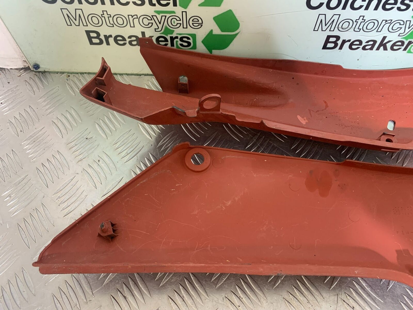 HONDA VFR750 VFR 750 FL-M-N-P LEFT & RIGHT SEAT PANELS YEAR 1990-93 (CMB1093)