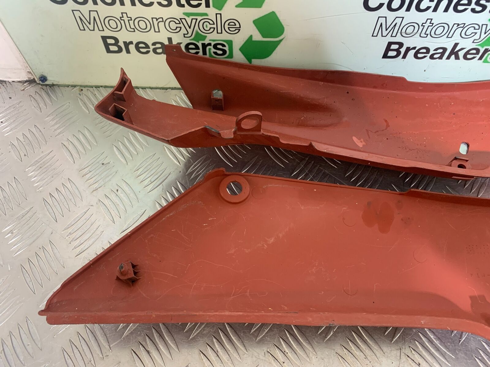 HONDA VFR750 VFR 750 FL-M-N-P LEFT & RIGHT SEAT PANELS YEAR 1990-93 (CMB1093)
