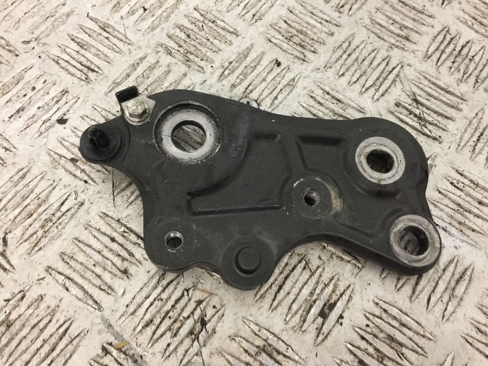 YAMAHA MT07 MT-07 RIGHT HANGER BRACKET YEAR 2019 (STOCK 784)