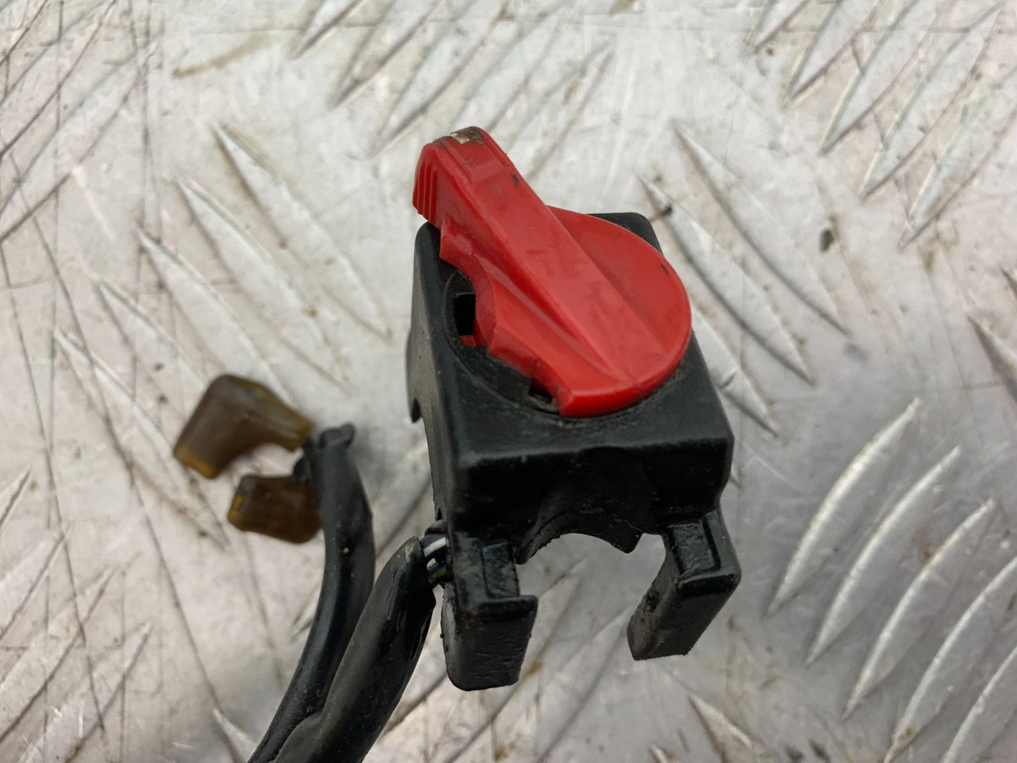 KAWASAKI KLR250 KLR 250 LEFT AND RIGHT SWITCH GEARS   YEAR 1984-2001 (CMB1225)