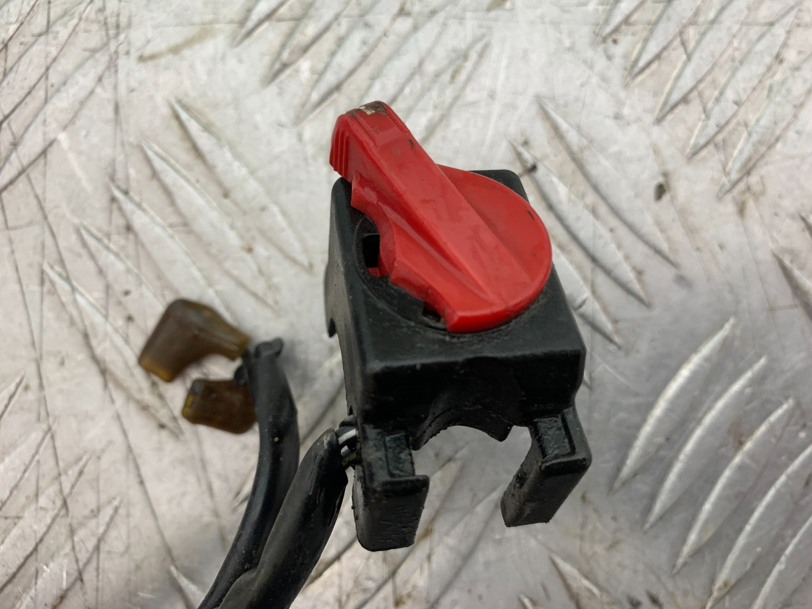 KAWASAKI KLR250 KLR 250 LEFT AND RIGHT SWITCH GEARS   YEAR 1984-2001 (CMB1225)