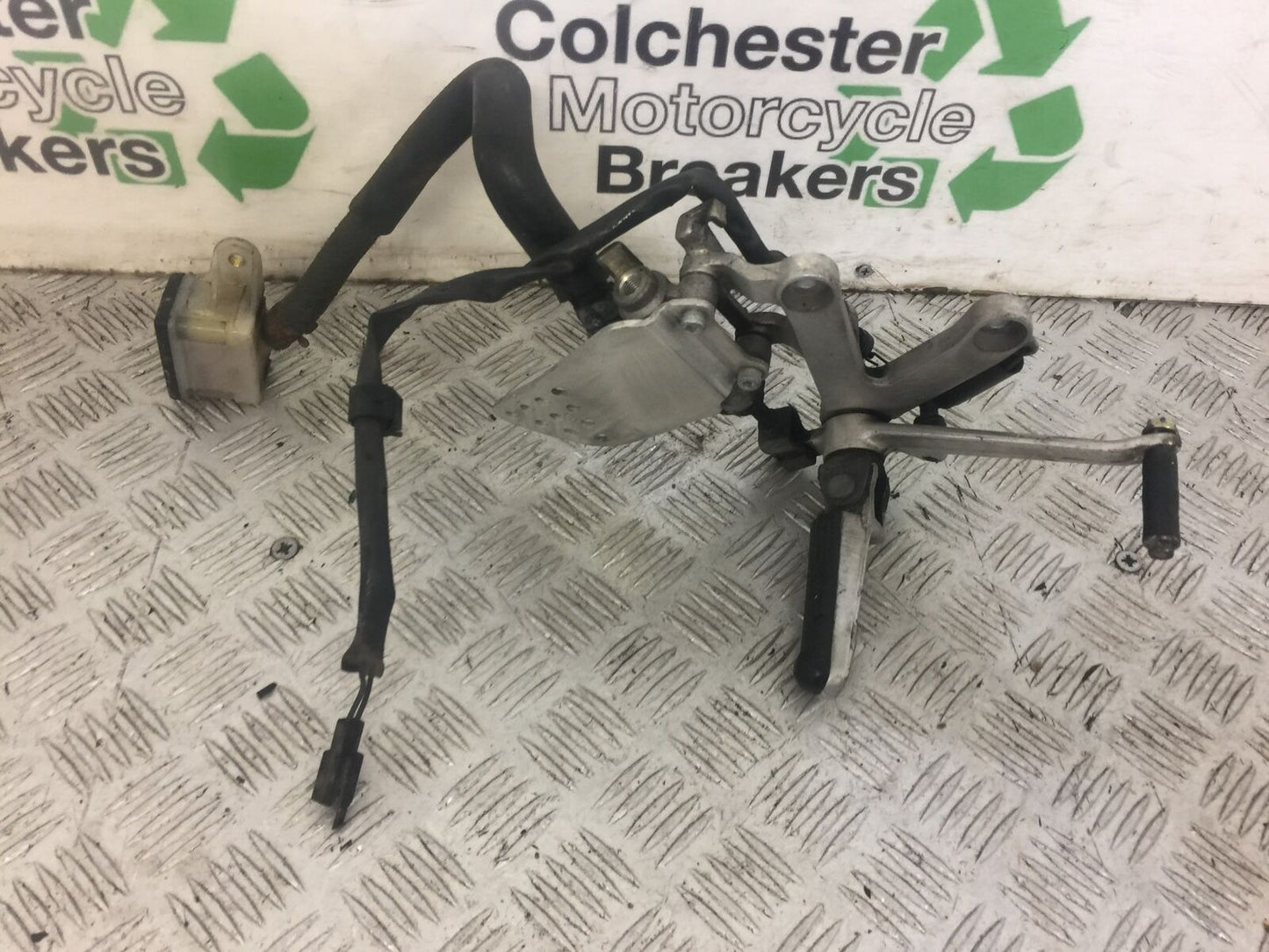 HONDA HONDA CBR400 RR FRONT RIGHT HANGER COMPLETE  YEAR 1990-95(STOCK 624)