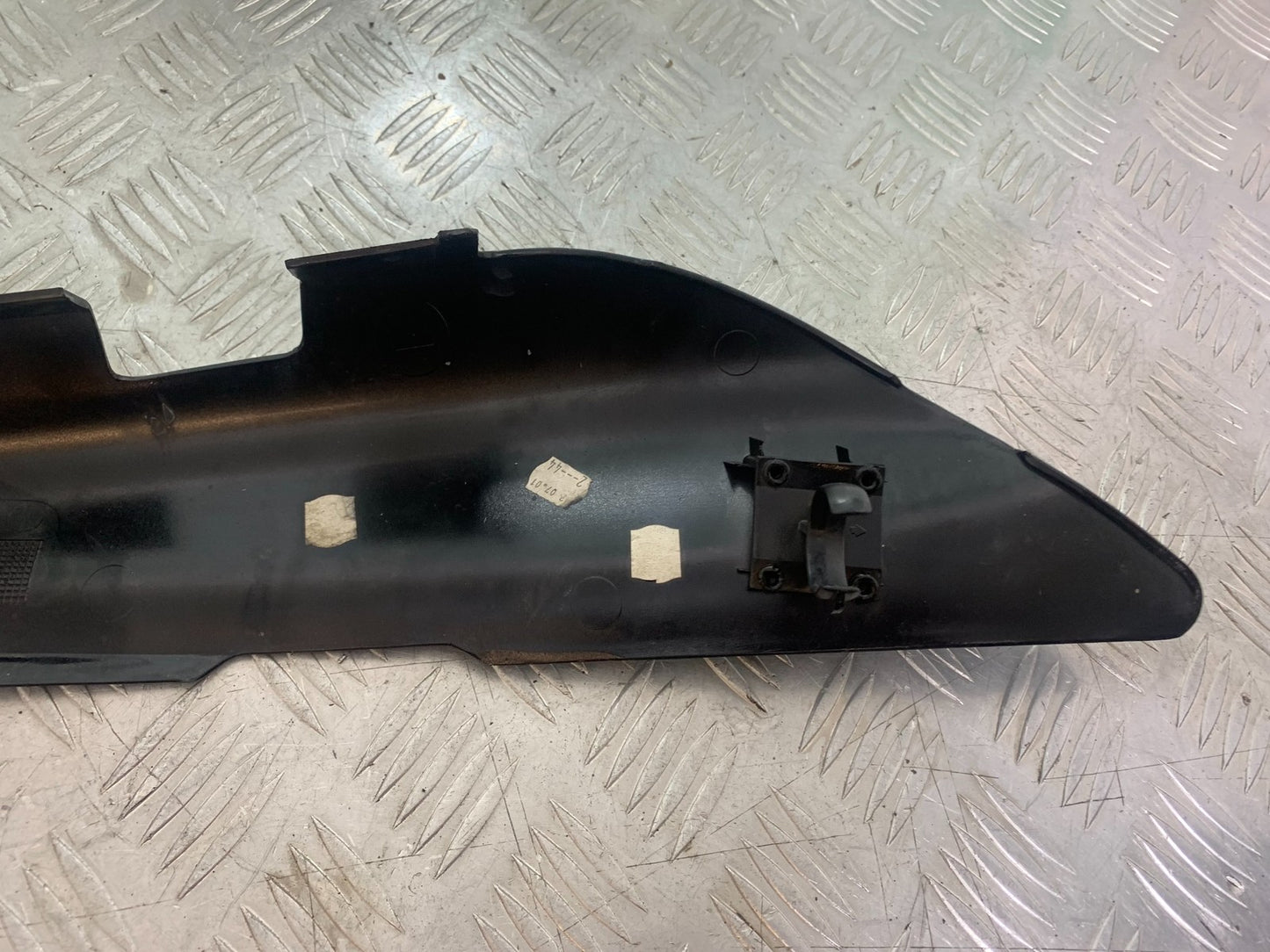 BMW R850 R R850R RIGHT SEAT PANEL  YEAR 1994-2002 (CMB1170)