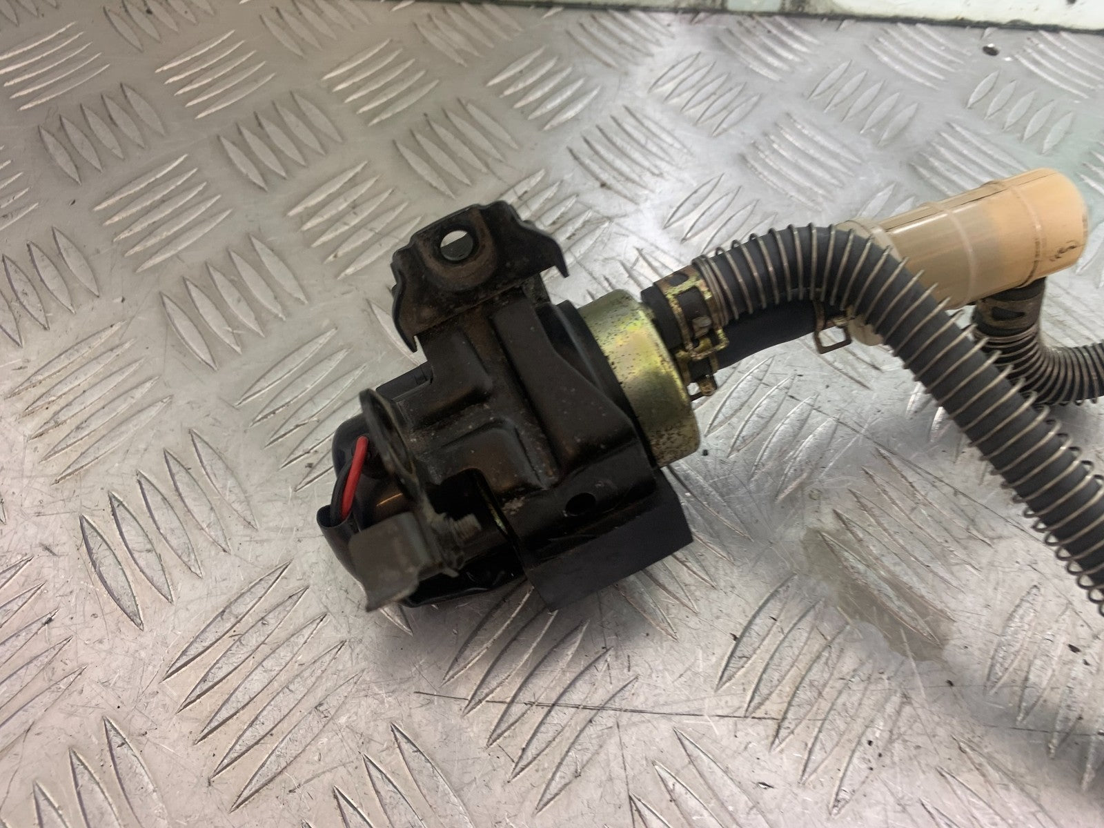 KAWASAKI ZX9R ZX9 E1 PETROL PUMP    YEAR 2000-01 (CMB1171)