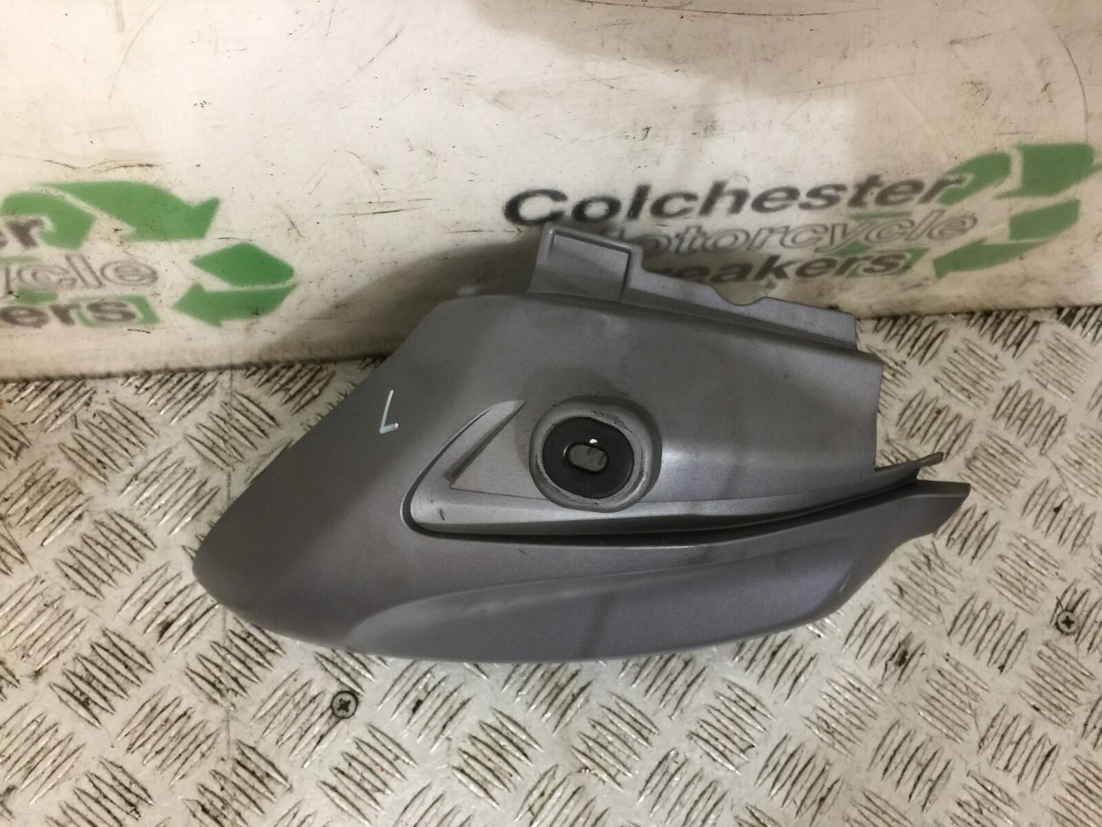 SUZUKI GSX-S 125 LEFT TANK PANEL   YEAR 2017-2020  (STOCK 779)