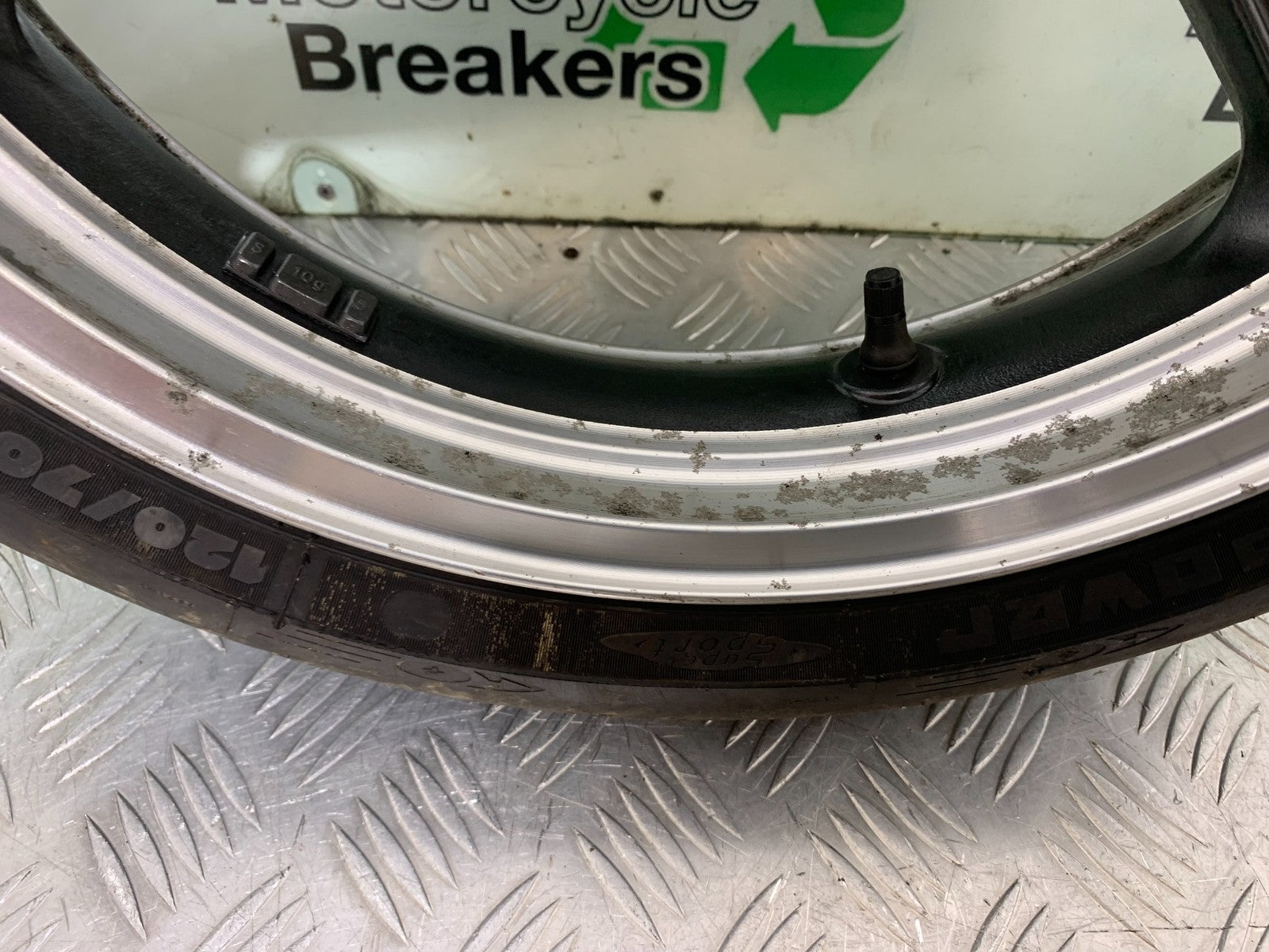 KAWASAKI ZZR1100 D FRONT WHEEL  YEAR 1993-2001 (CMB1189)