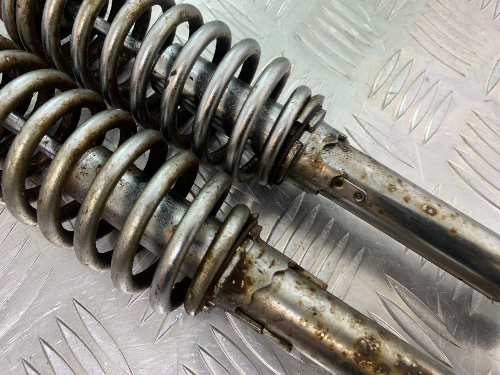 YAMAHA SR125 SR 125 REAR SHOCKS   YEAR 1996-2003 (CMB1021)