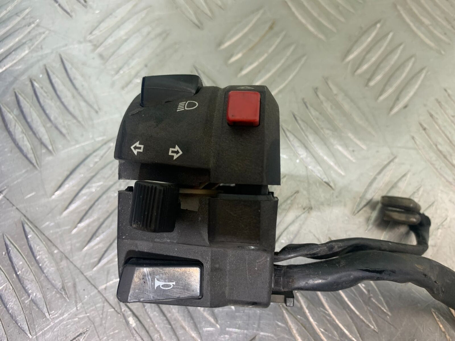 SUZUKI GSF1250 GSF 1250 BANDIT LEFT SWITCH GEAR YEAR 2007-2011 (CMB1125)