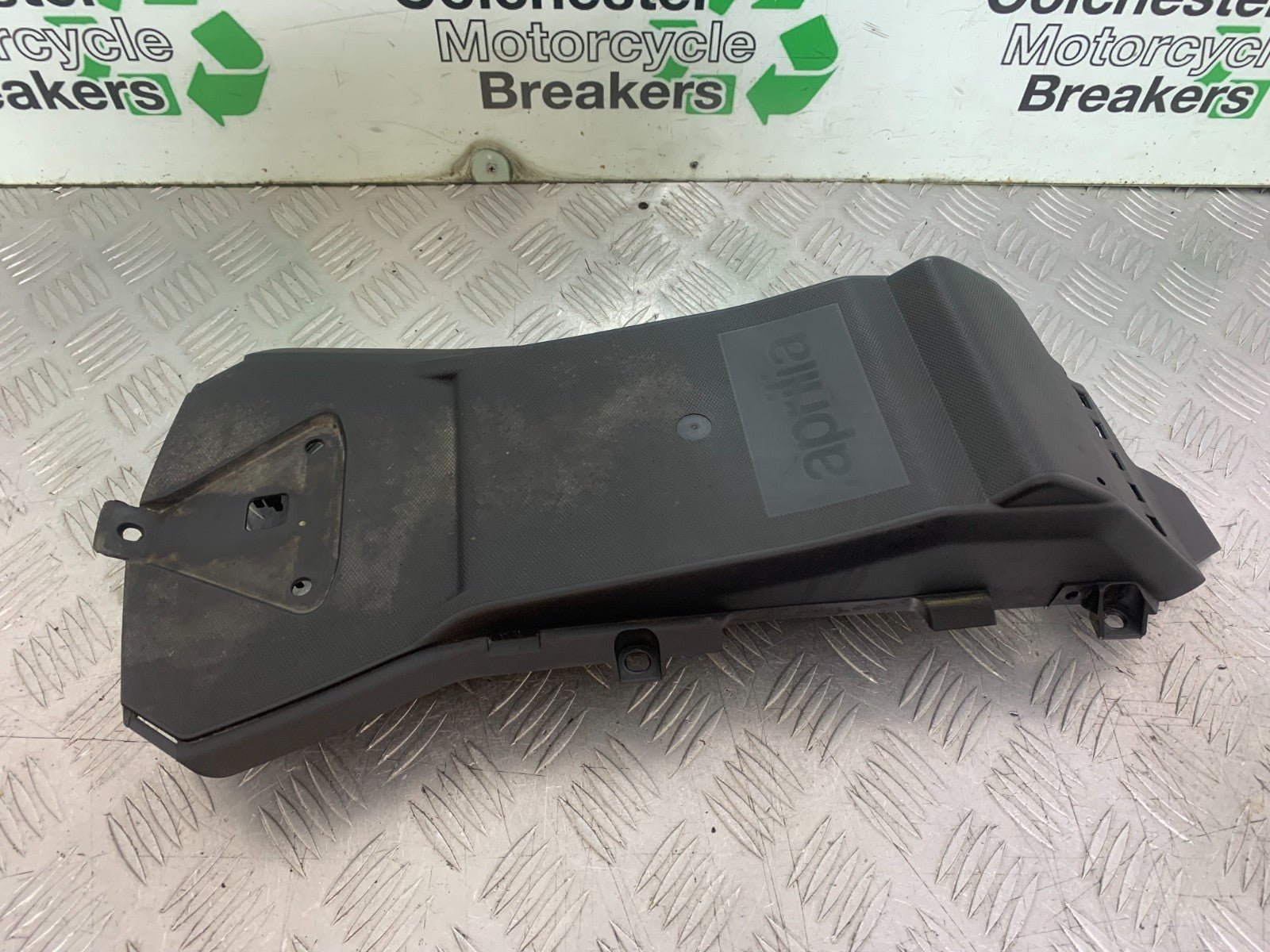 APRILIA TUONO 1000 V4R UNDERTRAY  YEAR 2011-13  (CMB1331)
