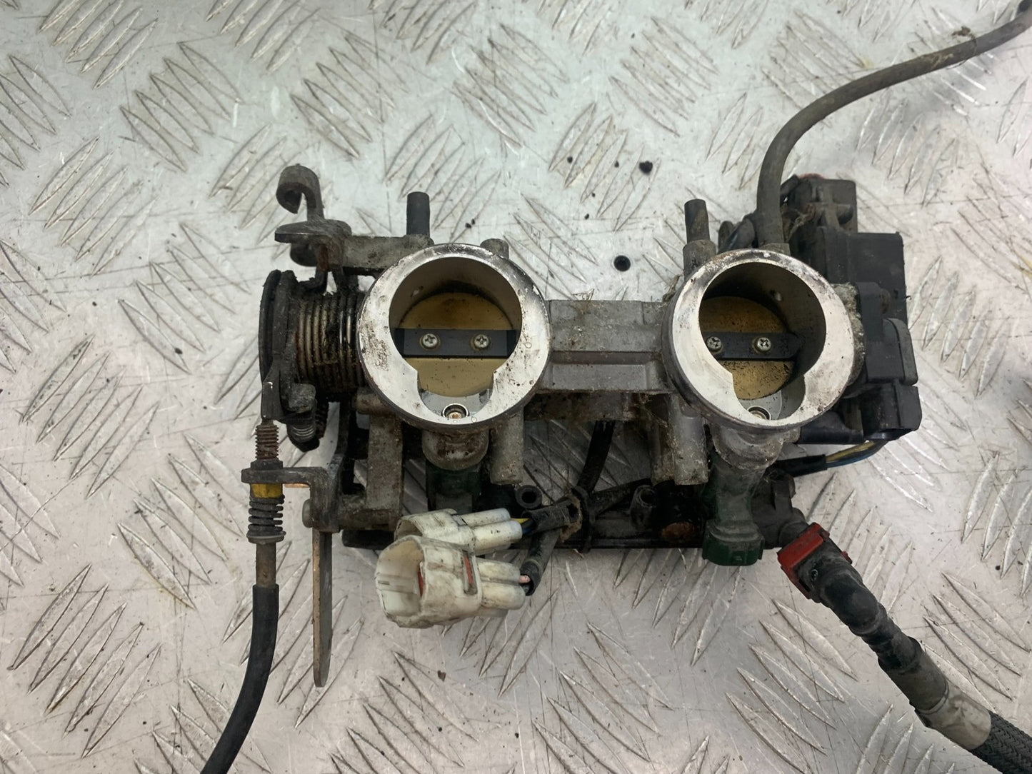 KAWASAKI ER6 F ER6F THROTTLE BODIES  (SOLD AS PARTS)   YEAR 2005-2008 (CMB1277)