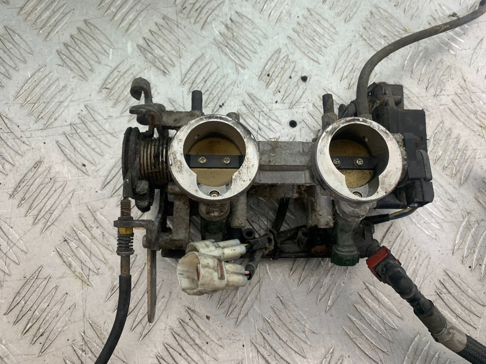 KAWASAKI ER6 F ER6F THROTTLE BODIES  (SOLD AS PARTS)   YEAR 2005-2008 (CMB1277)