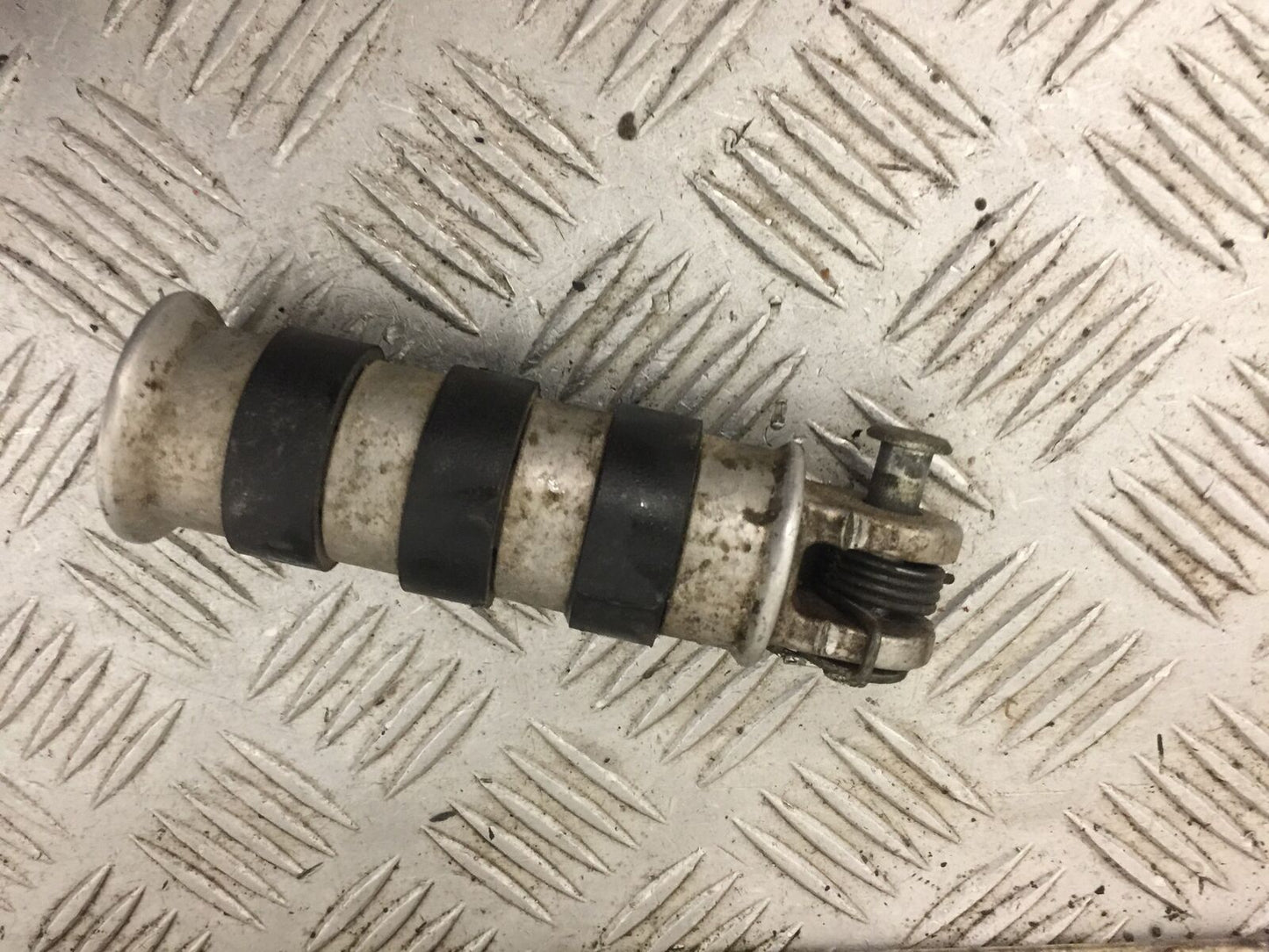 HONDA VT600 VT 600 SHADOW FRONT LEFT PEG   YEAR 1992-1997 (STOCK 833)