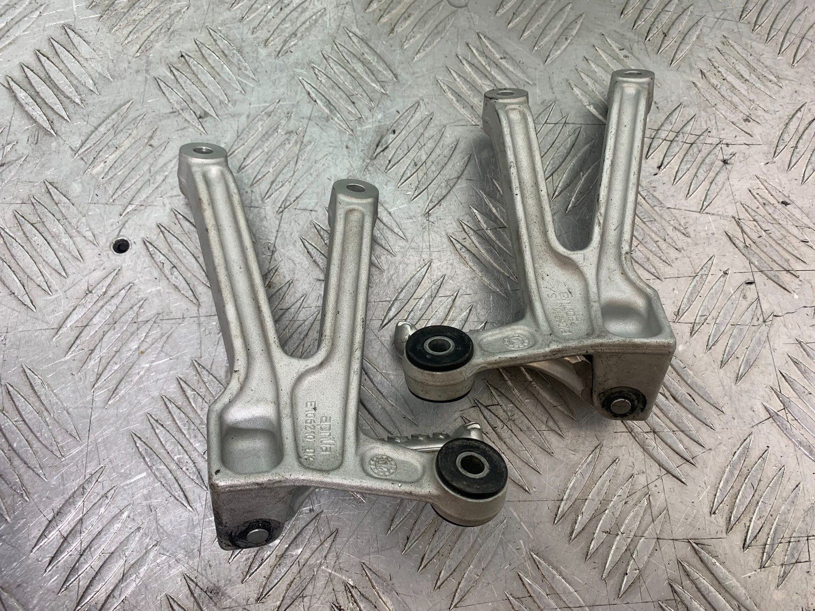 APRILIA RSV1000 R FACTORY MILLE REAR HANGERS AND PEGS  2004-09 (CMB1203)