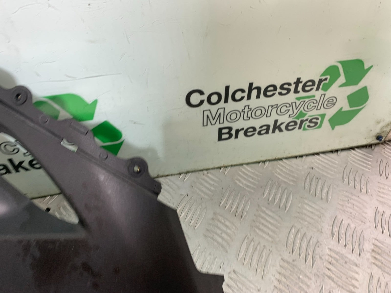 KAWASAKI ZX10R ZX10 R RIGHT BELLYPAN   2008-2010 (CMB1301)