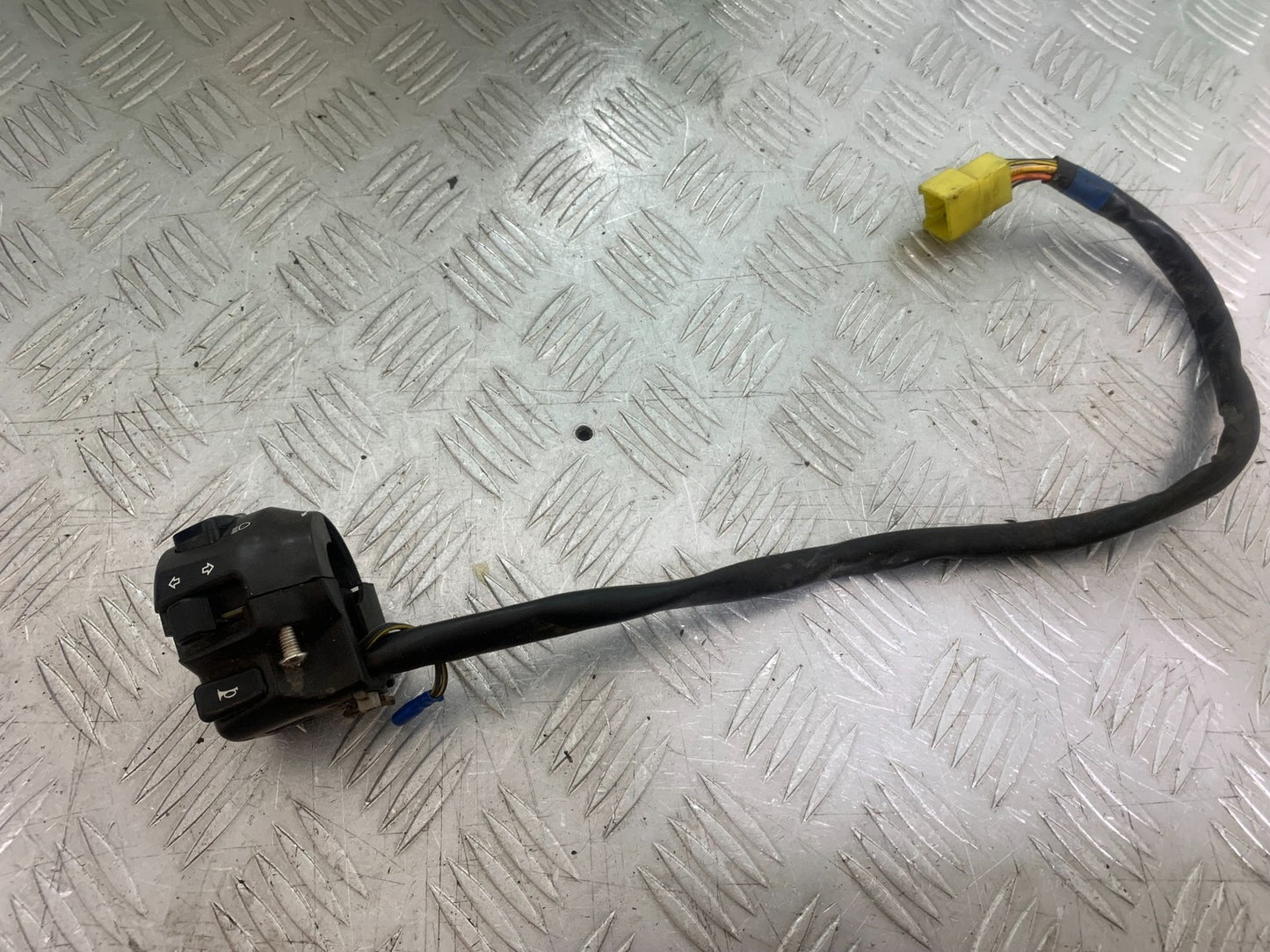 SUZUKI GS500 GS 500 LEFT SWITCH GEAR  YEAR 2001-2008 (CMB1254)