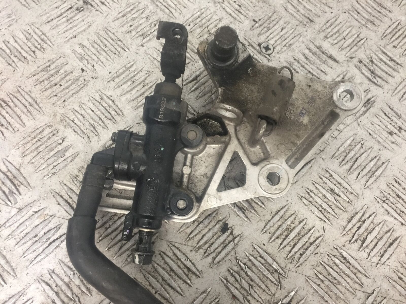 HONDA CB650 R CB 650 R FRONT RIGHT HANGER  YEAR 2019-2021 (STOCK 776)