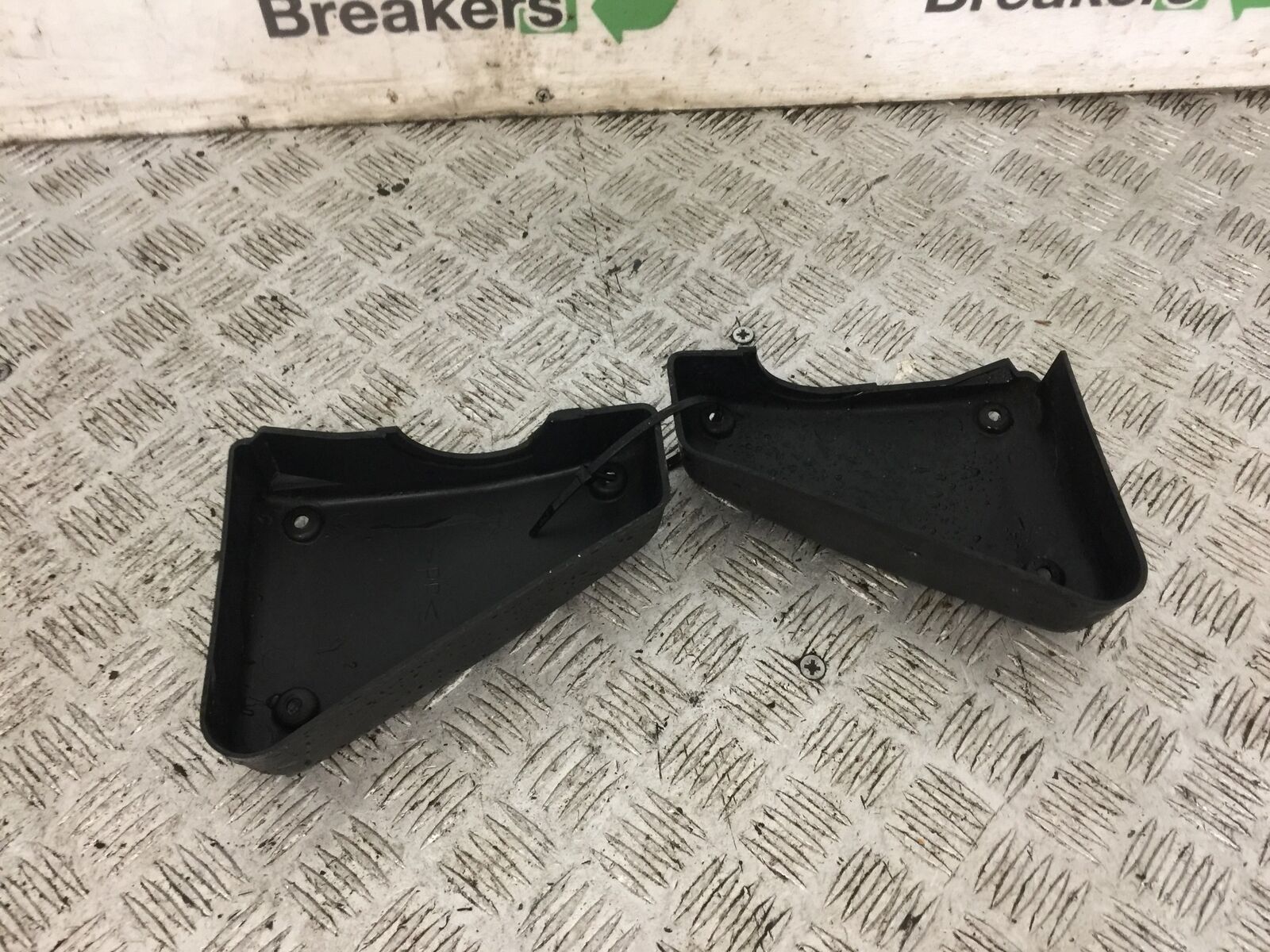 YAMAHA FZS600 FAZER 600 LEFT AND RIGHT INFILLS  YEAR 2002-03  (STOCK 790)