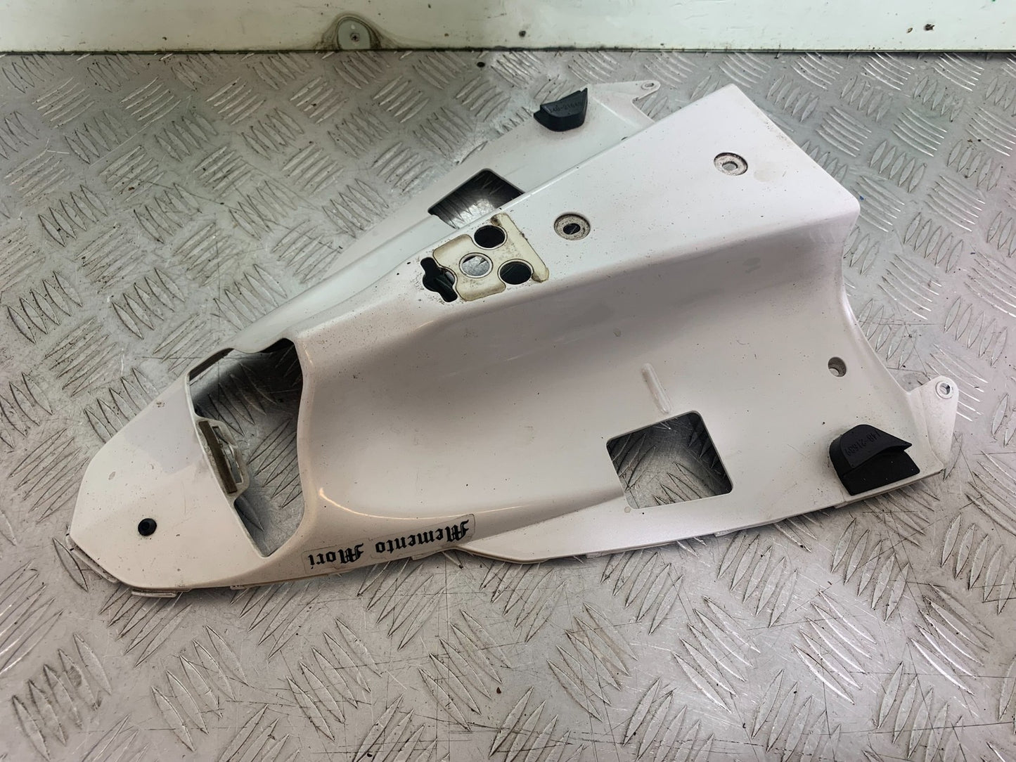 YAMAHA YZF R1 14 B BIG BANG PETROL TANK COWL   2009-14 (CMB1175)