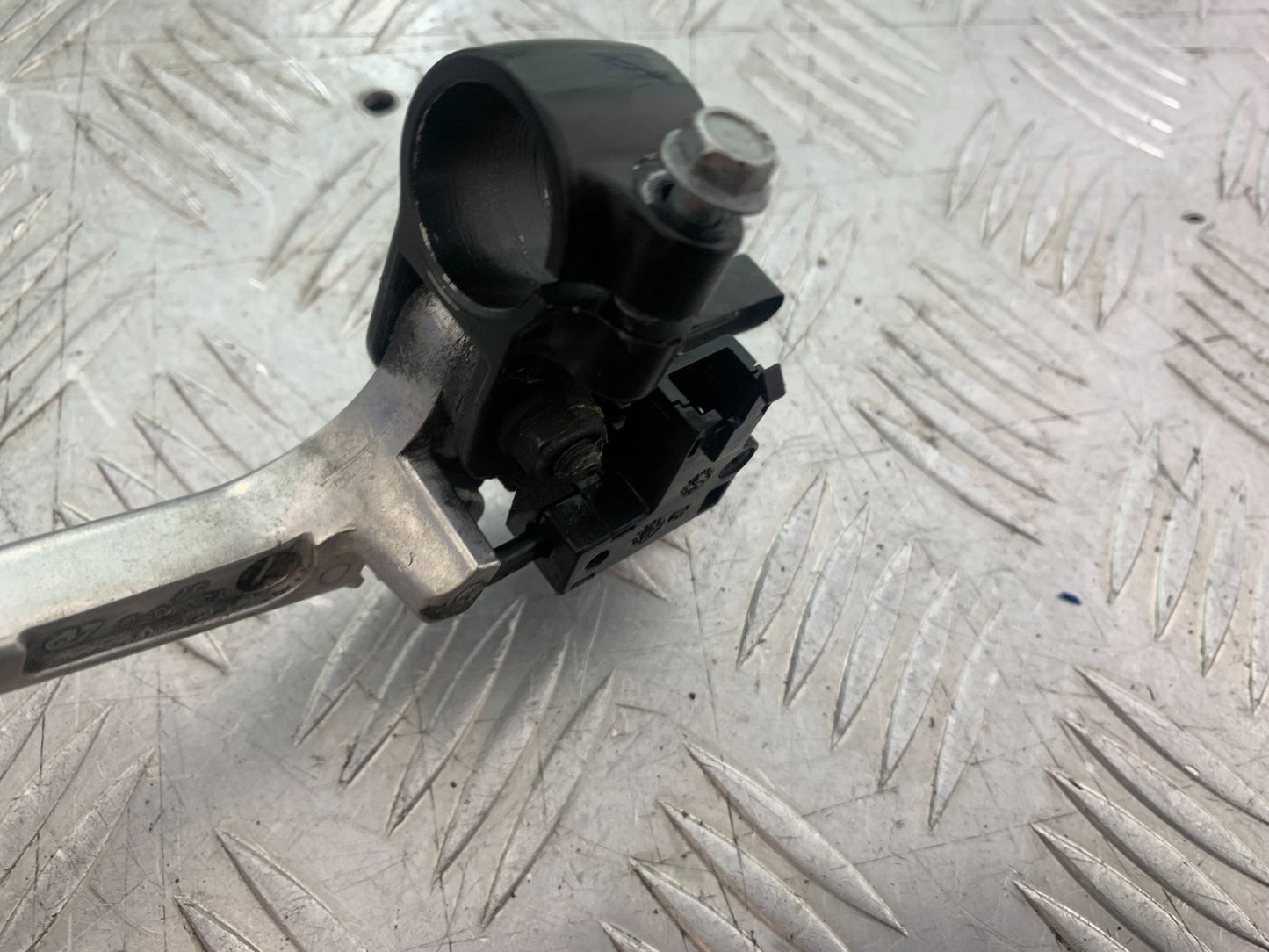 YAMAHA XJ6 XJ6-S CLUTCH LEVER AND BRACKET YEAR 2009-2015  (CMB1212)