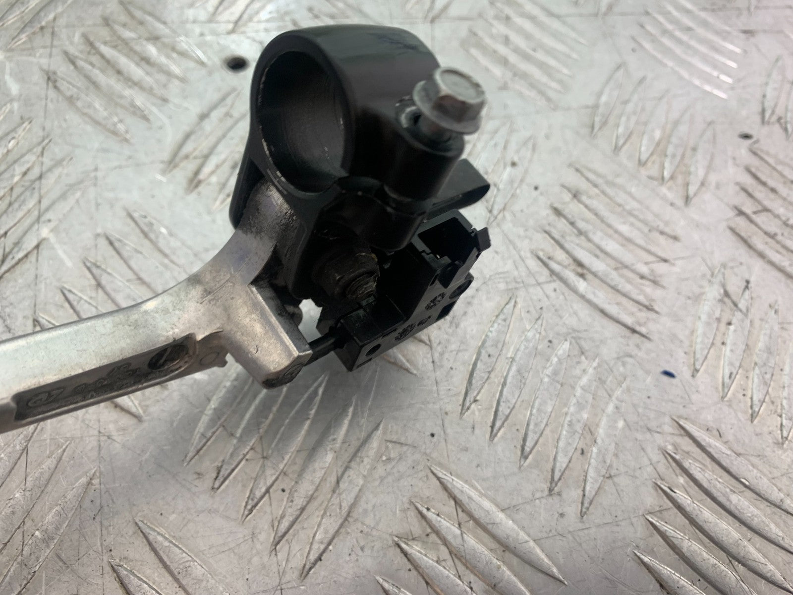 YAMAHA XJ6 XJ6-S CLUTCH LEVER AND BRACKET YEAR 2009-2015  (CMB1212)