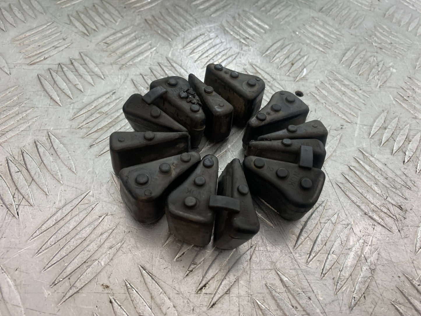 YAMAHA YZF R1 4XV CUSH DRIVE RUBBERS  YEAR 1998-99 (CMB1291)