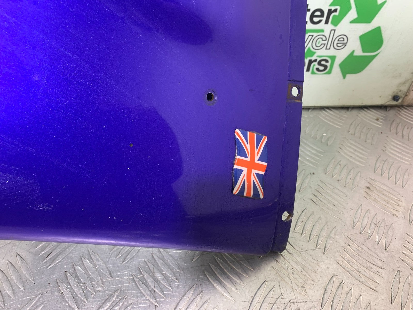 TRIUMPH TROPHY 900 RIGHT FAIRING PANEL    YEAR 1991-95 (CMB1251)