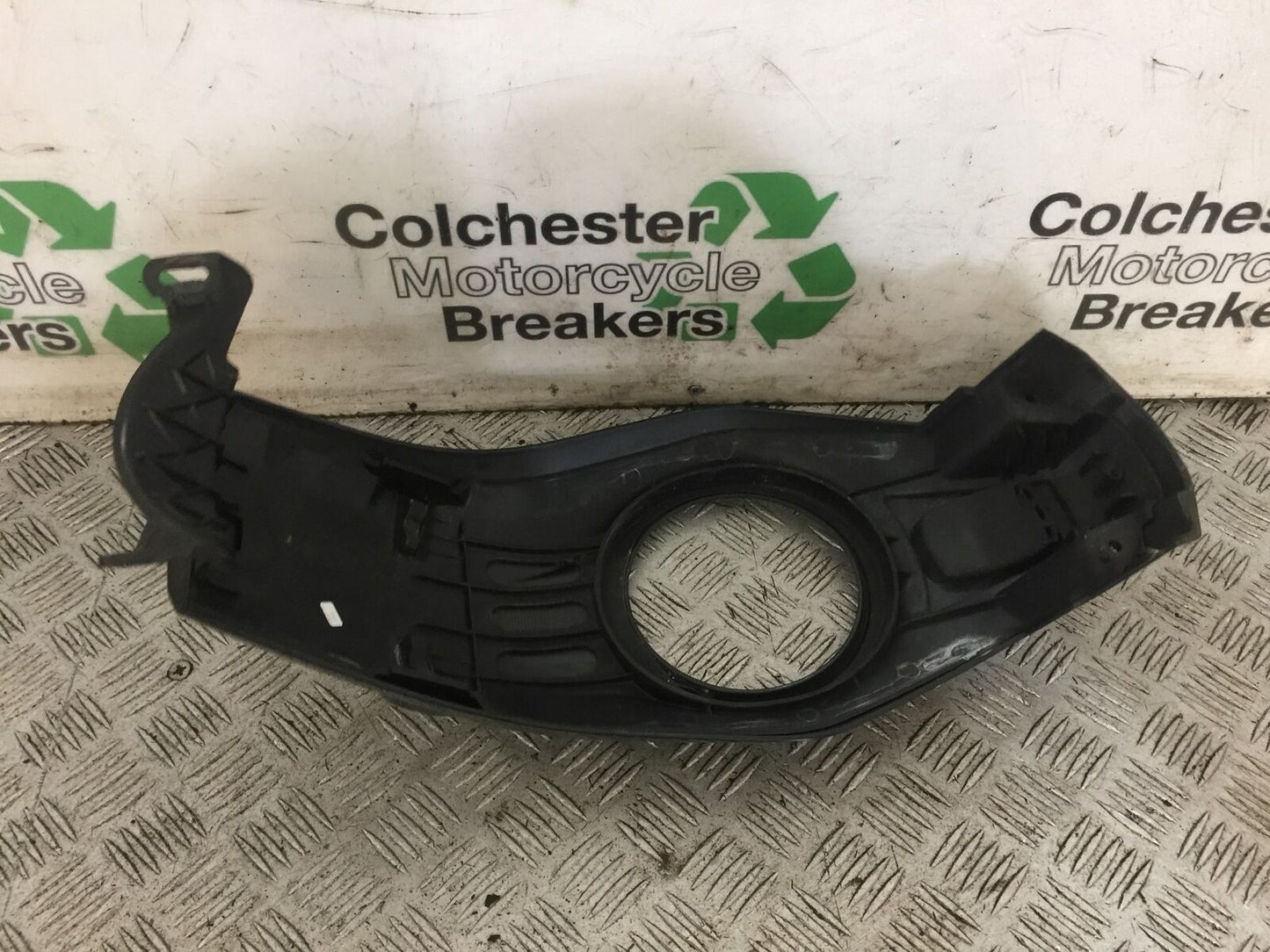 TRIUMPH TROPHY 1215 SE CENTER TANK PANEL  2012-2017 (STOCK 740)