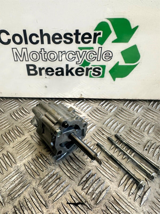 HONDA CBR1100 XX BLACKBIRD OIL PUMP YEAR 1996-1998 (CMB1017)