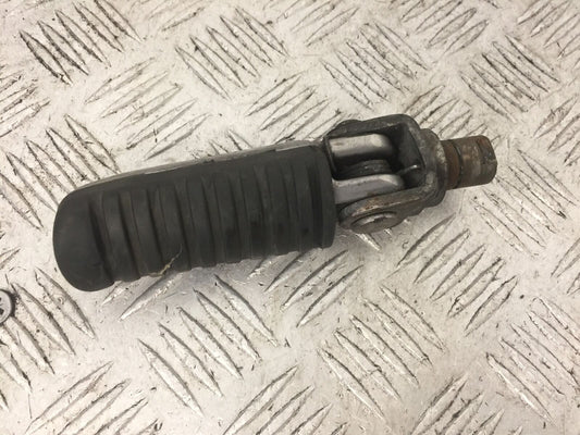 KAWASAKI Z750 Z 750 FRONT LEFT FOOTPEG YEAR 2004-2006  (STOCK 871)