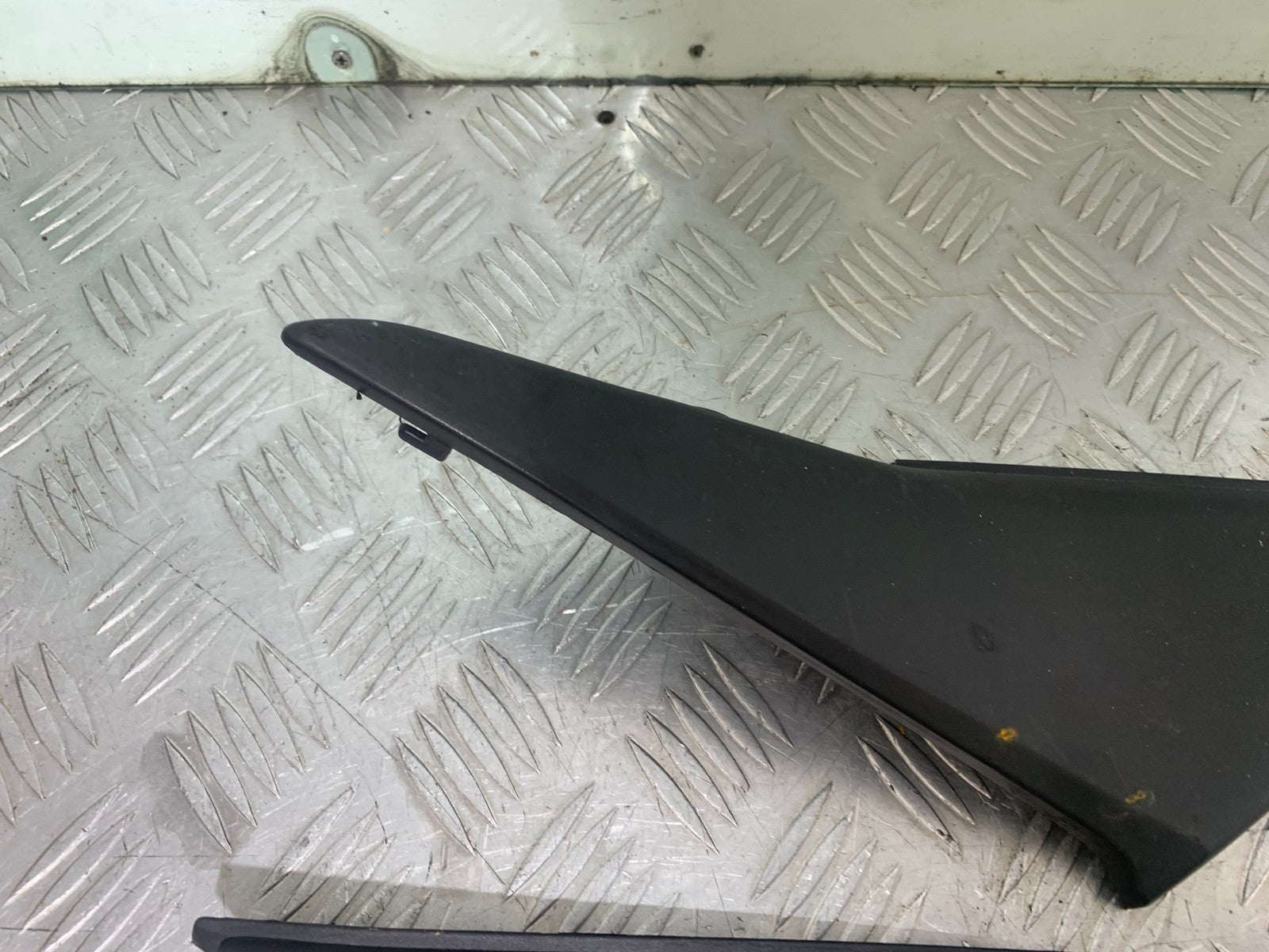HONDA CBR600 CBR 600 RR LEFT AND RIGHT SIDE INFILLS    YEAR 2003-2004 CMB1173)