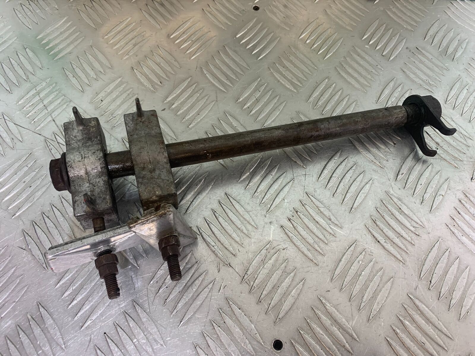 HONDA CBR600 CBR 600 F2 REAR WHEEL SPINDLE & ADJUSTERS   YEAR 1991-1994(CMB1133)
