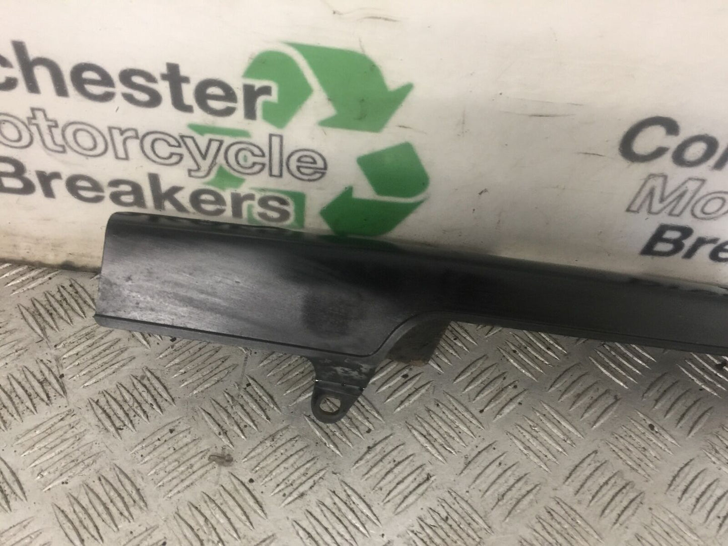 HONDA CBF600 CBF 600 CHAIN GUARD  YEAR 2004 -07  (STOCK 909)