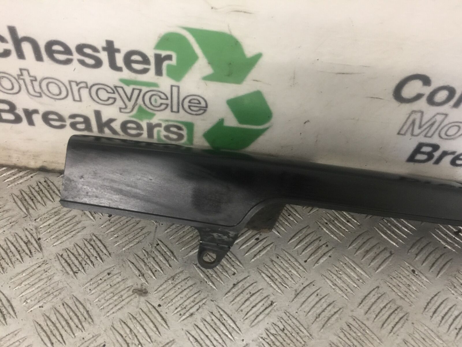 HONDA CBF600 CBF 600 CHAIN GUARD  YEAR 2004 -07  (STOCK 909)