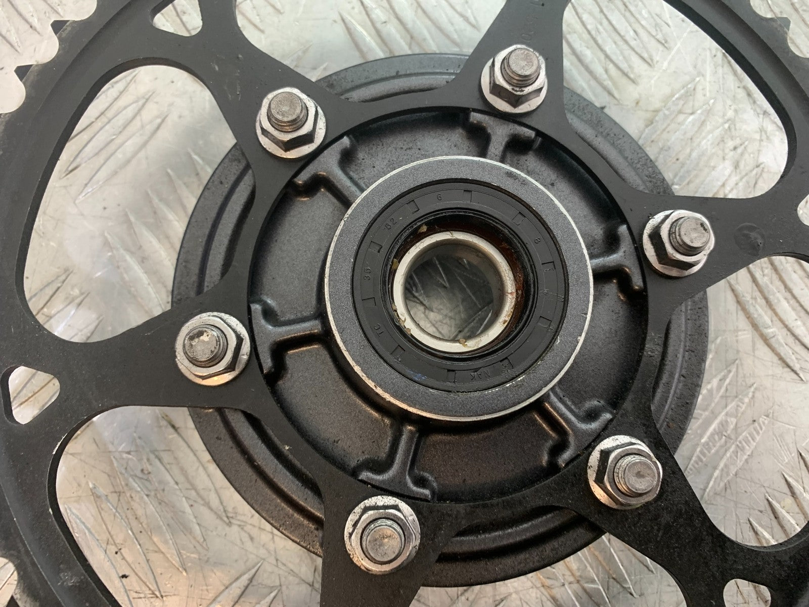 TRIUMPH TRIDENT 660 SPROCKET CARRIER  YEAR 2021-2024 (CMB1295)