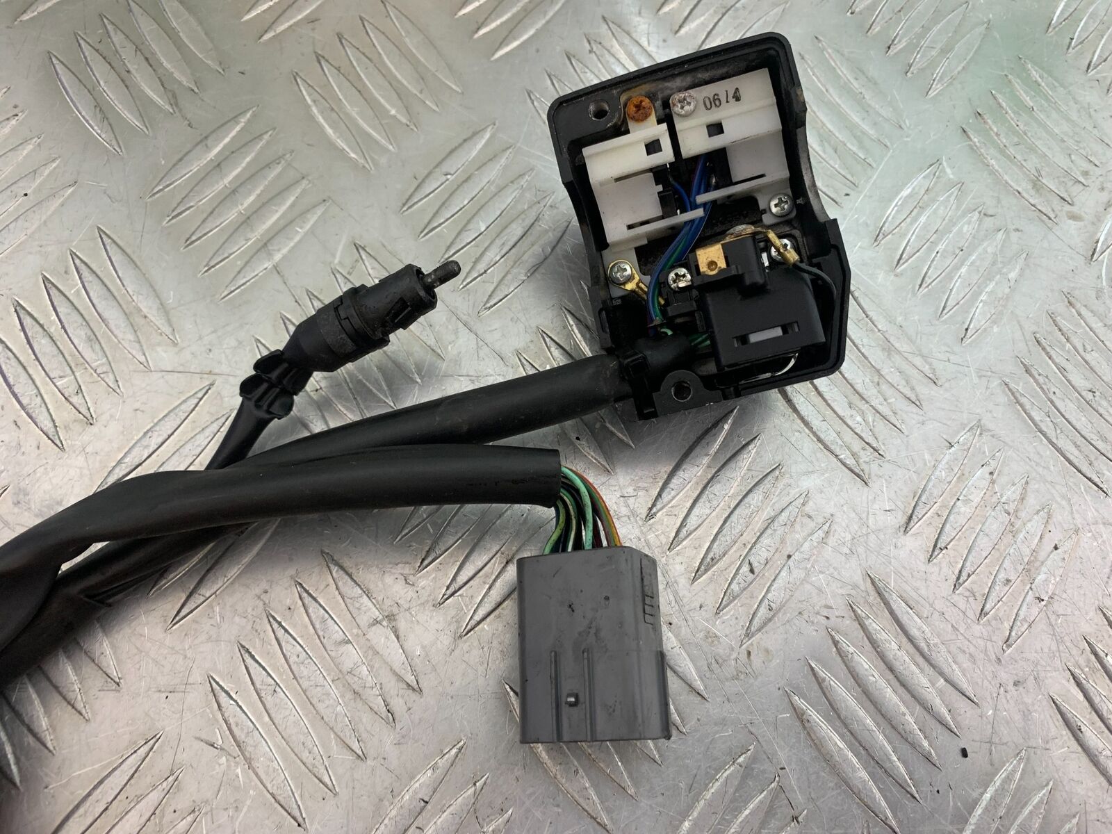 TRIUMPH THUNDERBIRD 1600 LEFT SWITCH GEAR   YEAR 2011 (CMB1107)