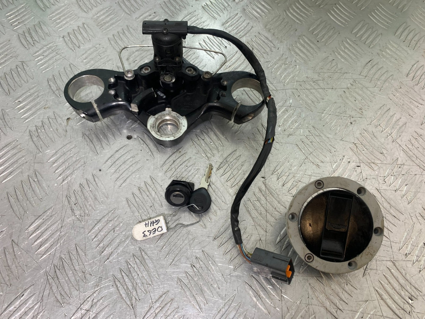 TRIUMPH 1050 SPRINT GT LOCKS AND KEY   YEAR 2010-2016 (CMB1250)