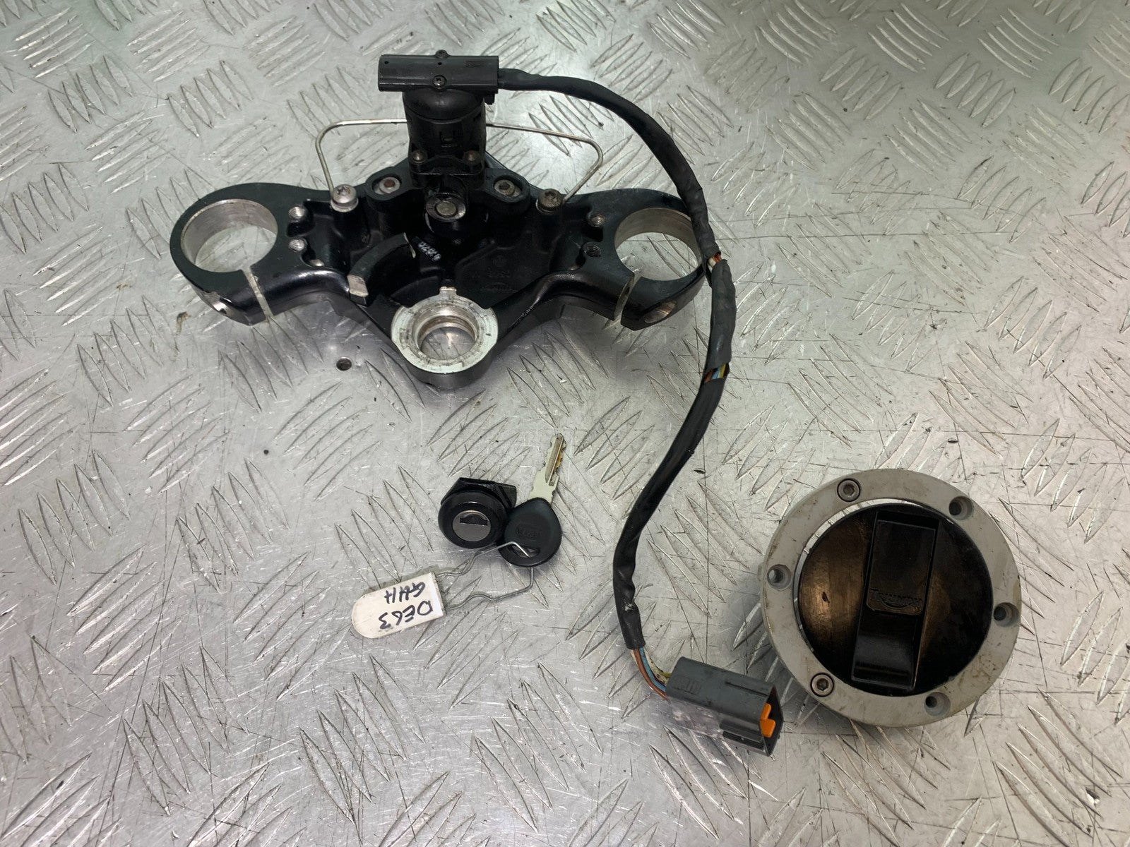 TRIUMPH 1050 SPRINT GT LOCKS AND KEY   YEAR 2010-2016 (CMB1250)