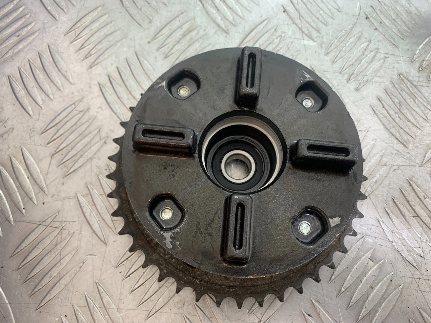 HONDA CBF125 CBF 125 REAR SPROCKET CARRIER YEAR 2009-14  (CMB1172)