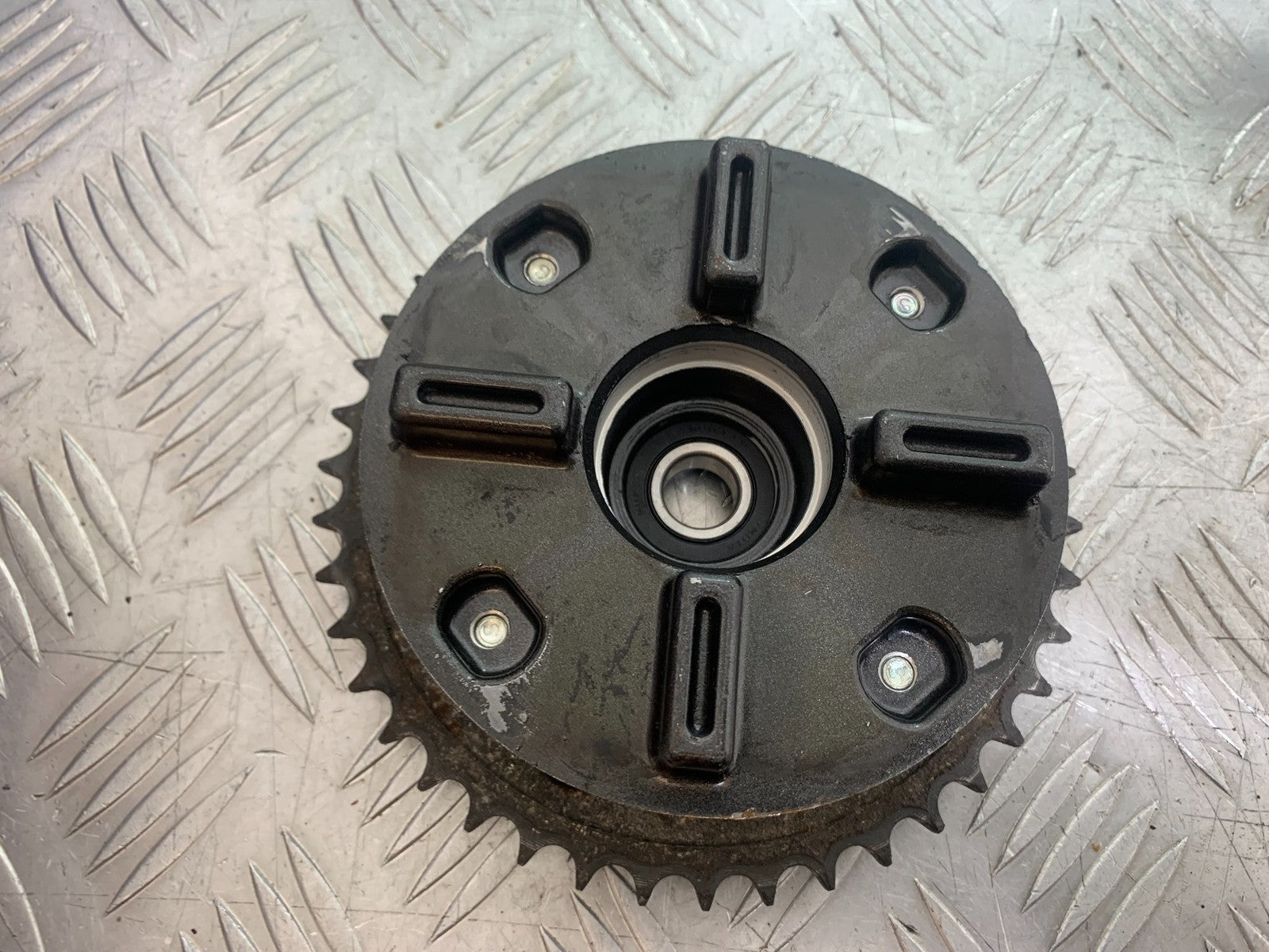 HONDA CBF125 CBF 125 REAR SPROCKET CARRIER YEAR 2009-14  (CMB1172)