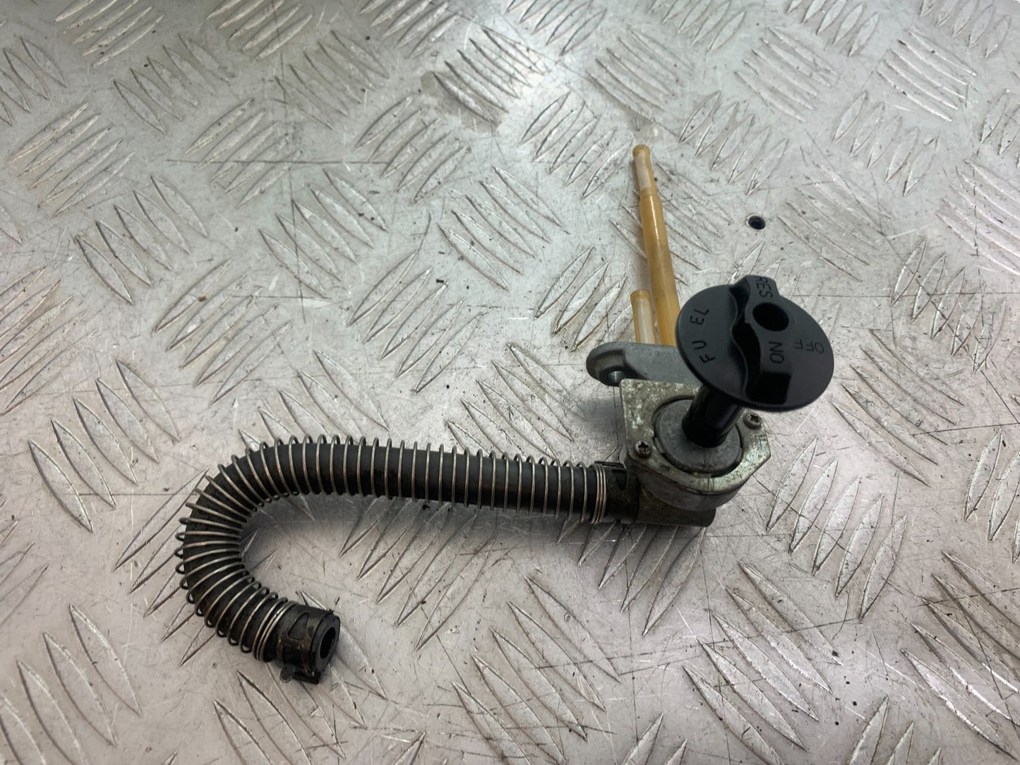 KAWASAKI ZX9R ZX9 E1 PETROL TAP AND KNOB   YEAR 2000-01 (CMB1171)