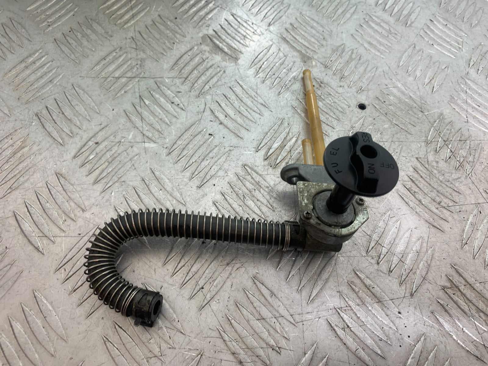 KAWASAKI ZX9R ZX9 E1 PETROL TAP AND KNOB   YEAR 2000-01 (CMB1171)