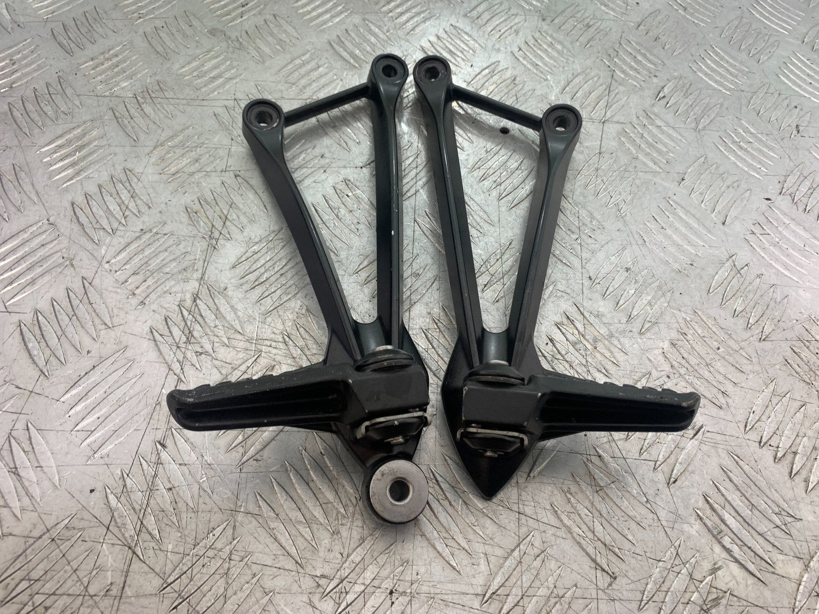 KAWASAKI ZX10R ZX10 R REAR HANGERS AND PEGS   2008-2010 (CMB1206)