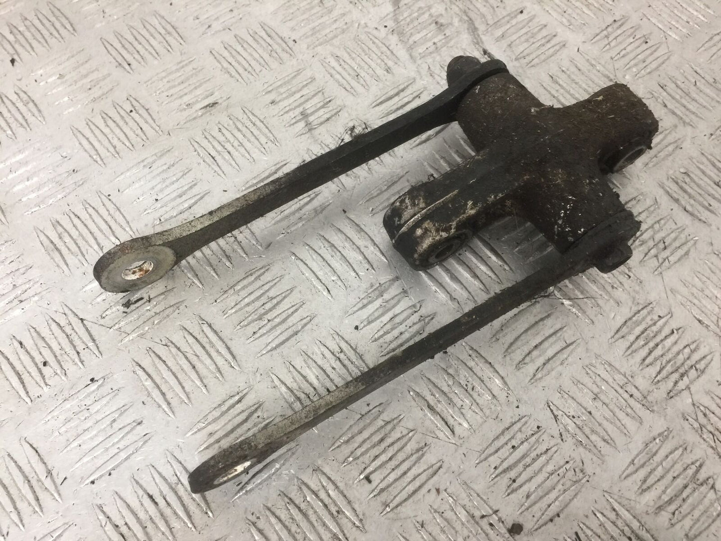 SUZUKI GSF1200 BANDIT MK2 SHOCK LINKAGE YEAR 2001-05 (STOCK 859)