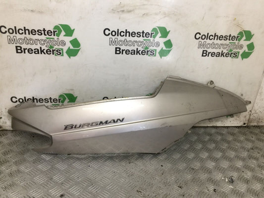 SUZUKI AN 250 BURGMAN RIGHT SEAT PANEL YEAR 1999  (STOCK 881)