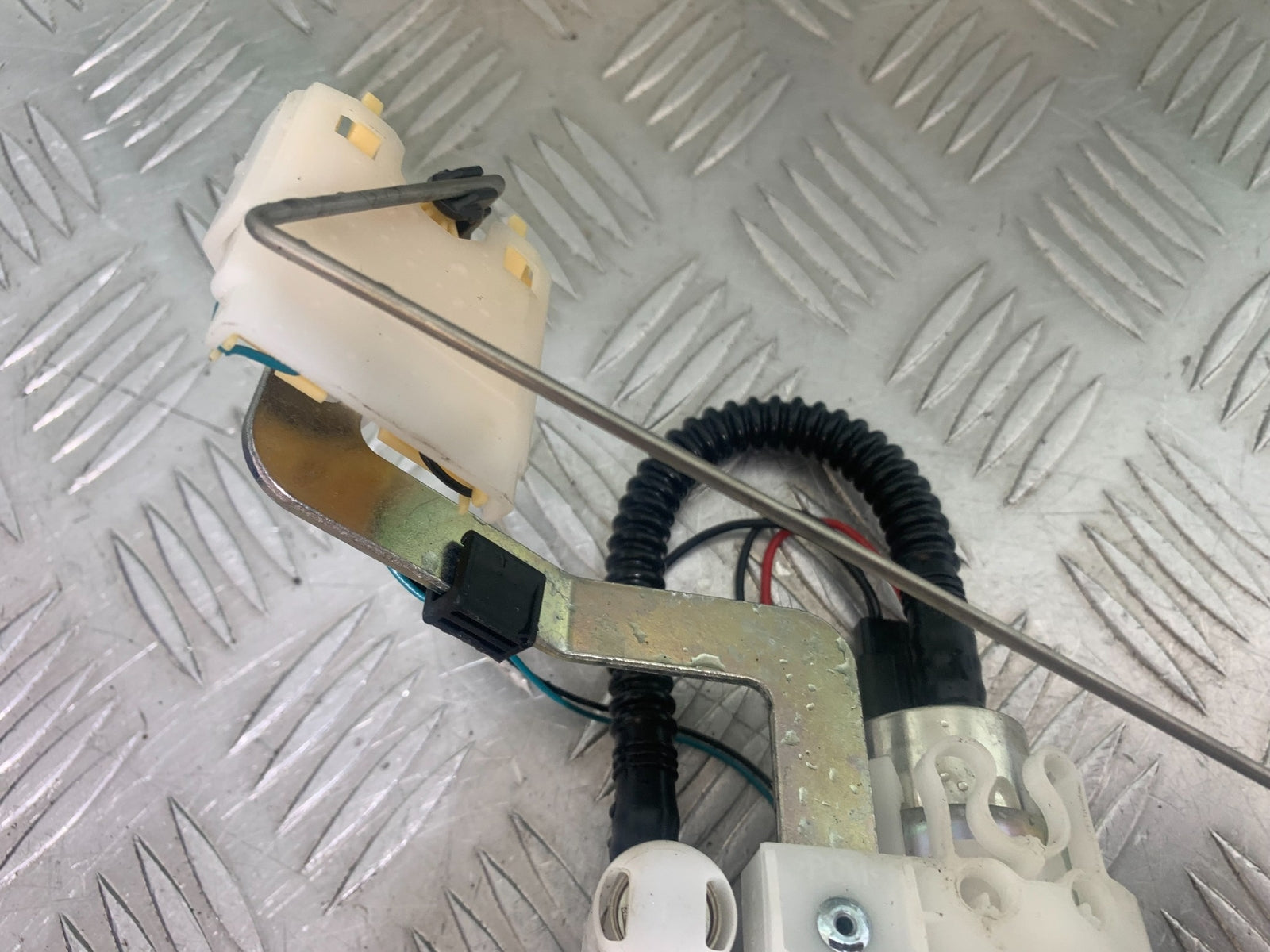 BMW M1000 R PETROL PUMP YEAR 2023-2024 (CMB1140)