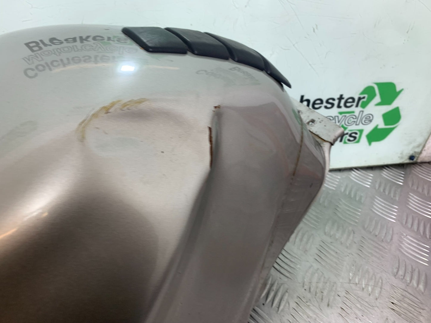 HONDA VFR800 PRE V-TEC PETROL TANK   YEAR 1998-2001 (CMB1233)