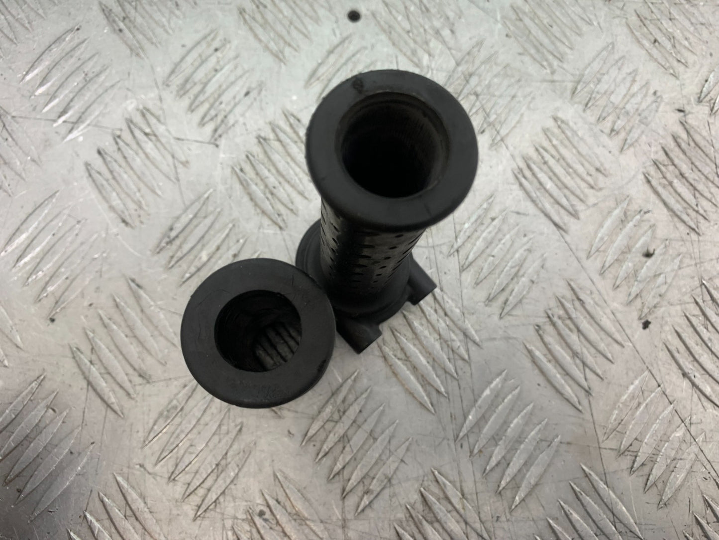APRILIA TUONO 1000 V4R THROTTLE AND GRIP  YEAR 2011-13  (CMB1331)