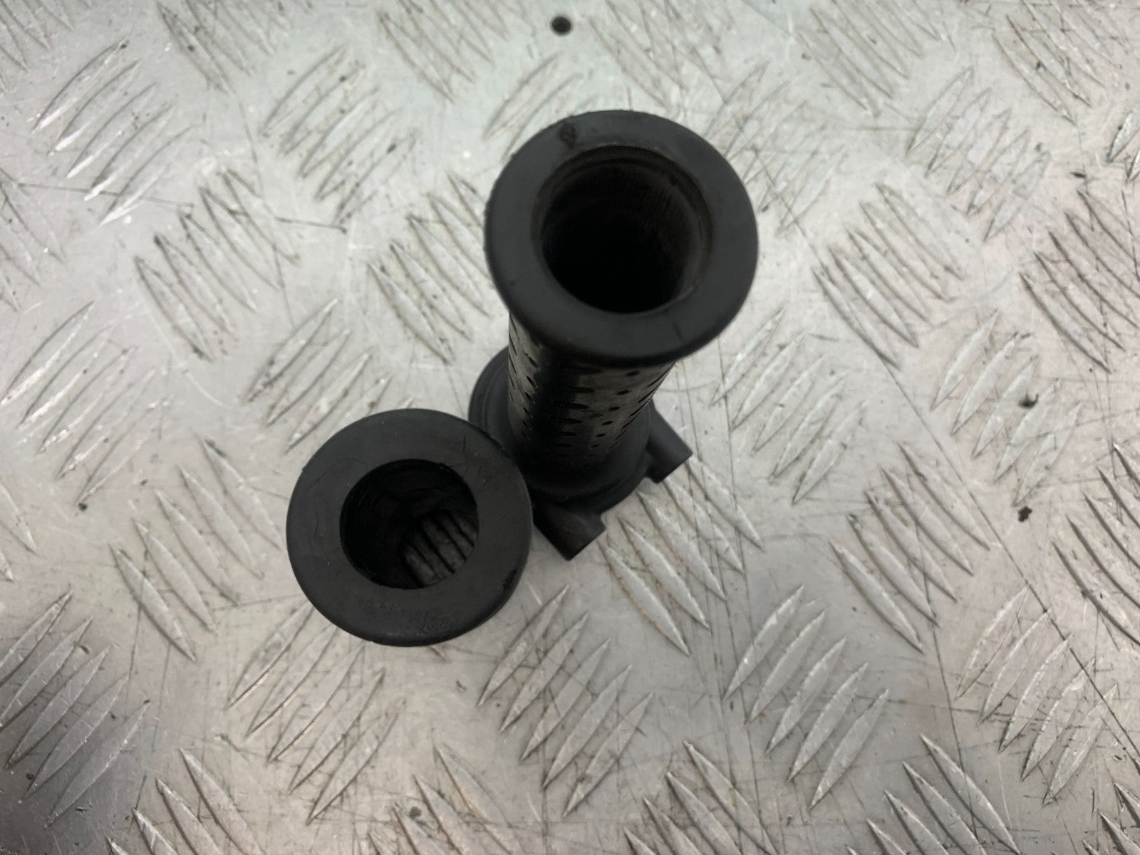 APRILIA TUONO 1000 V4R THROTTLE AND GRIP  YEAR 2011-13  (CMB1331)