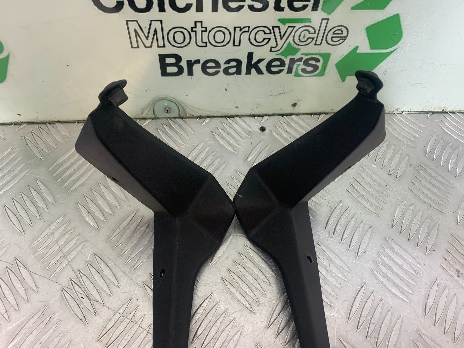 KAWASAKI ZX6R LEFT AND RIGHT TOP FARING INFILL PANELS  YEAR 2009-2012 (CMB1136)